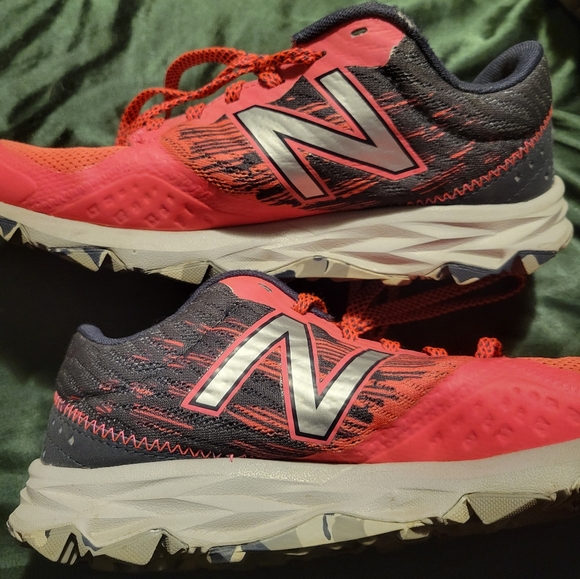 New Balance 7.5 Women's 690V2 Running Shoes - Picture 1 of 3